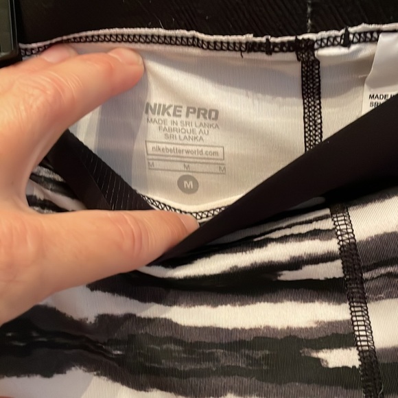 Nike Pro Crop Leggings - Picture 3 of 3